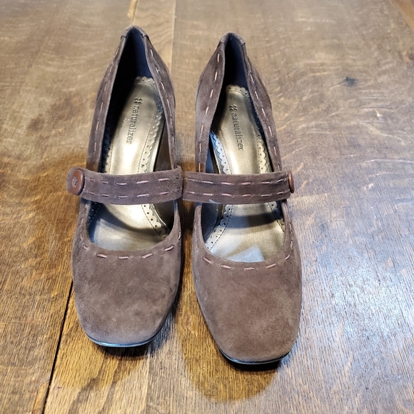 Naturalizer | Sassy brown heels with thick stitching and faux button strap - Picture 2 of 6